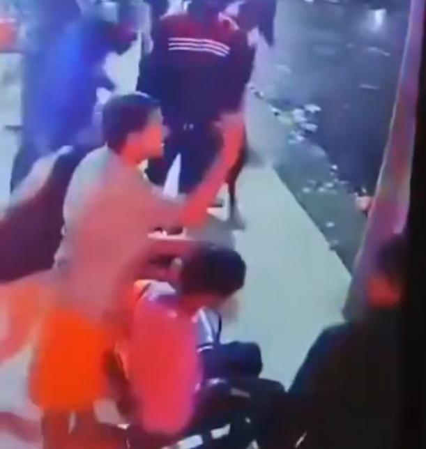 巴士司機很快發現,隨即將車移開,旁人立即上前協助受傷男子,並將他送院治理。(X)