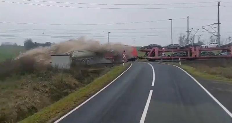 現場揚起大量煙塵。(X)