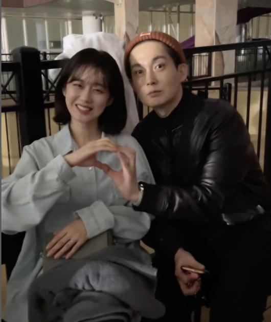 張娜拉獲獎後,哥哥張成元即發文祝賀。