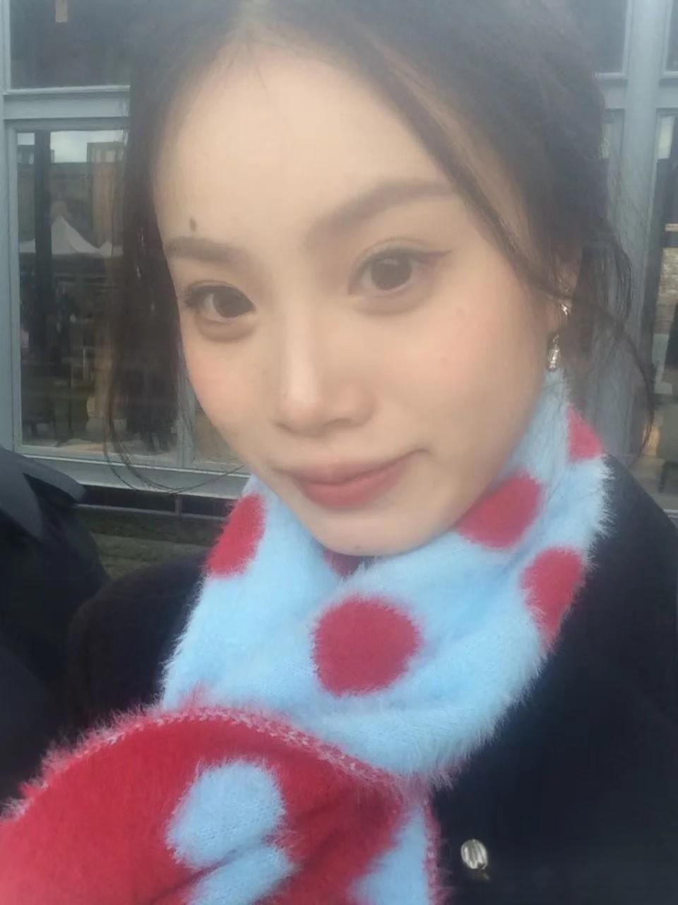 朱同學右邊眉毛上的黑痣,在考題中被修掉。