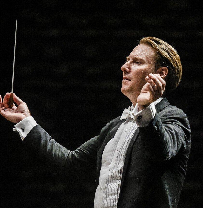 羅菲將率領一眾港樂樂師,即席演奏戲中的樂章。