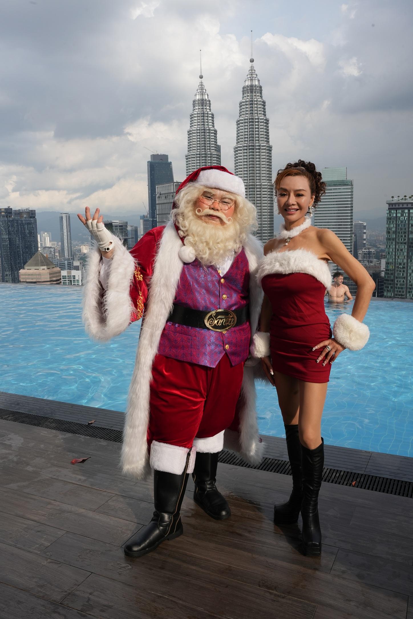 準備與聖𧩙老人一起去派禮物的葉子楣。