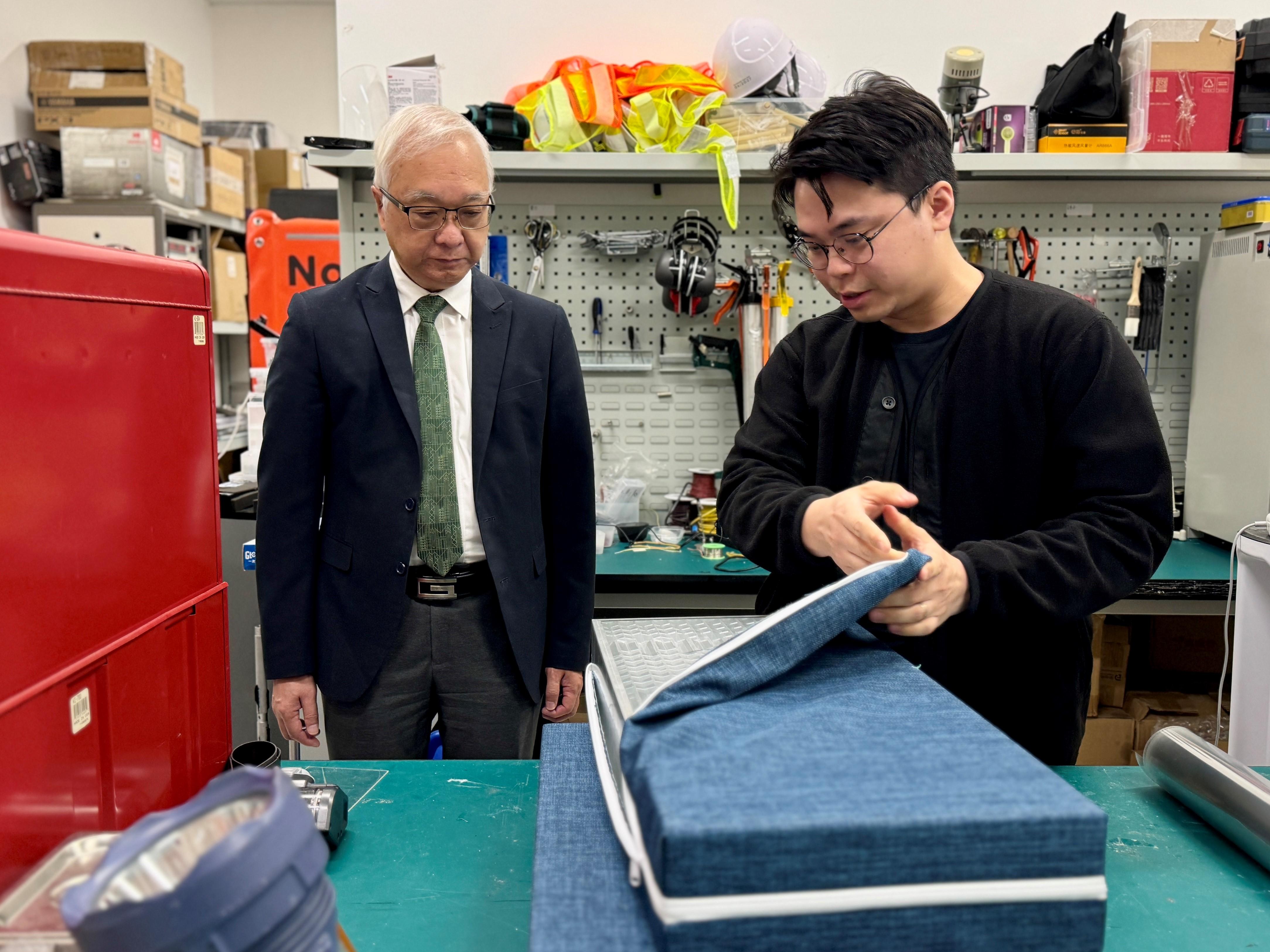 回收塑膠升級再造後,轉化為可吸音聲學超材料技術。(謝展寰網誌)