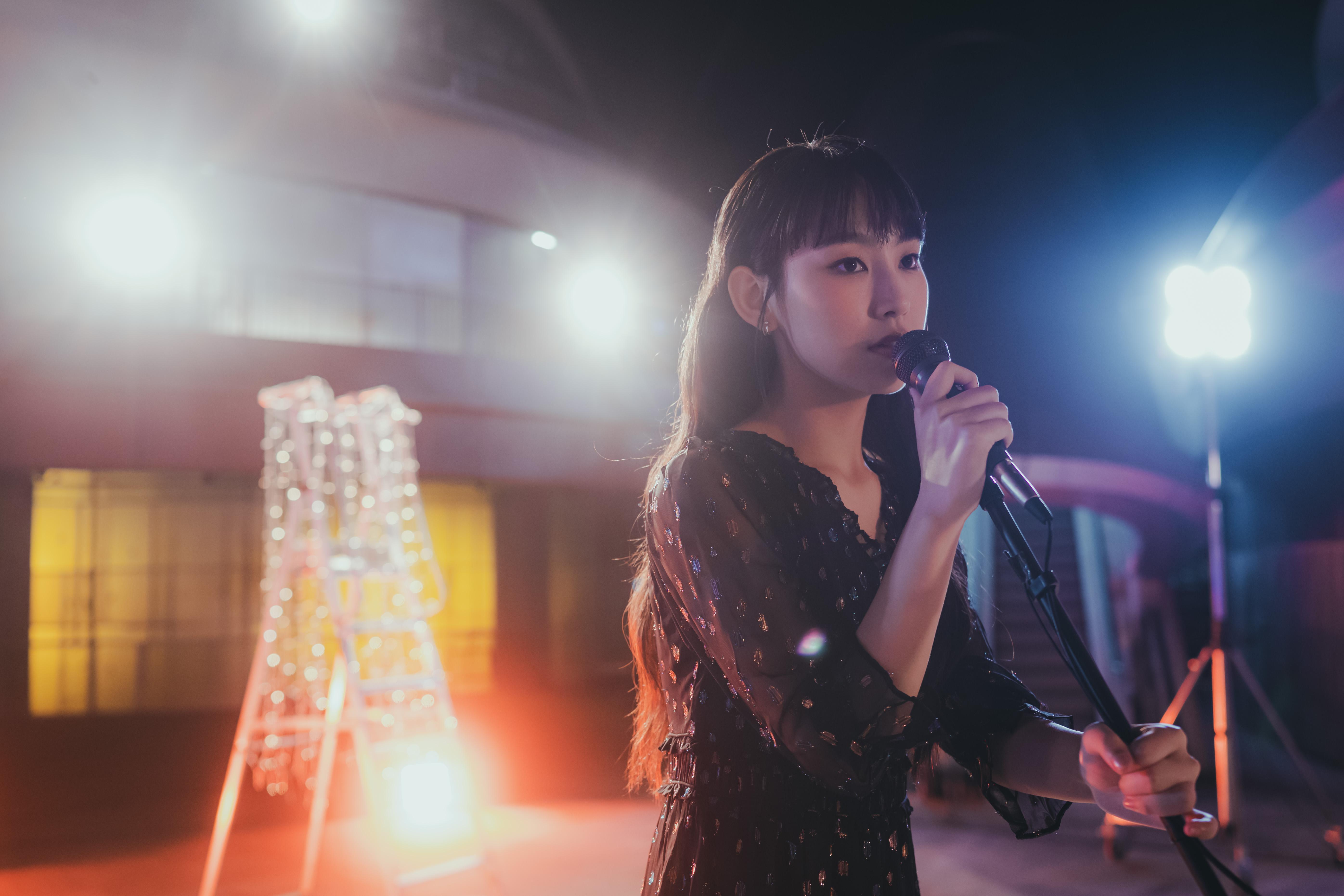 Gigi為拍攝音樂特輯以不同形象登場。