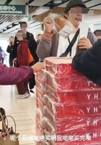 男子強調:「我攞返我麵包!」(網片截圖)