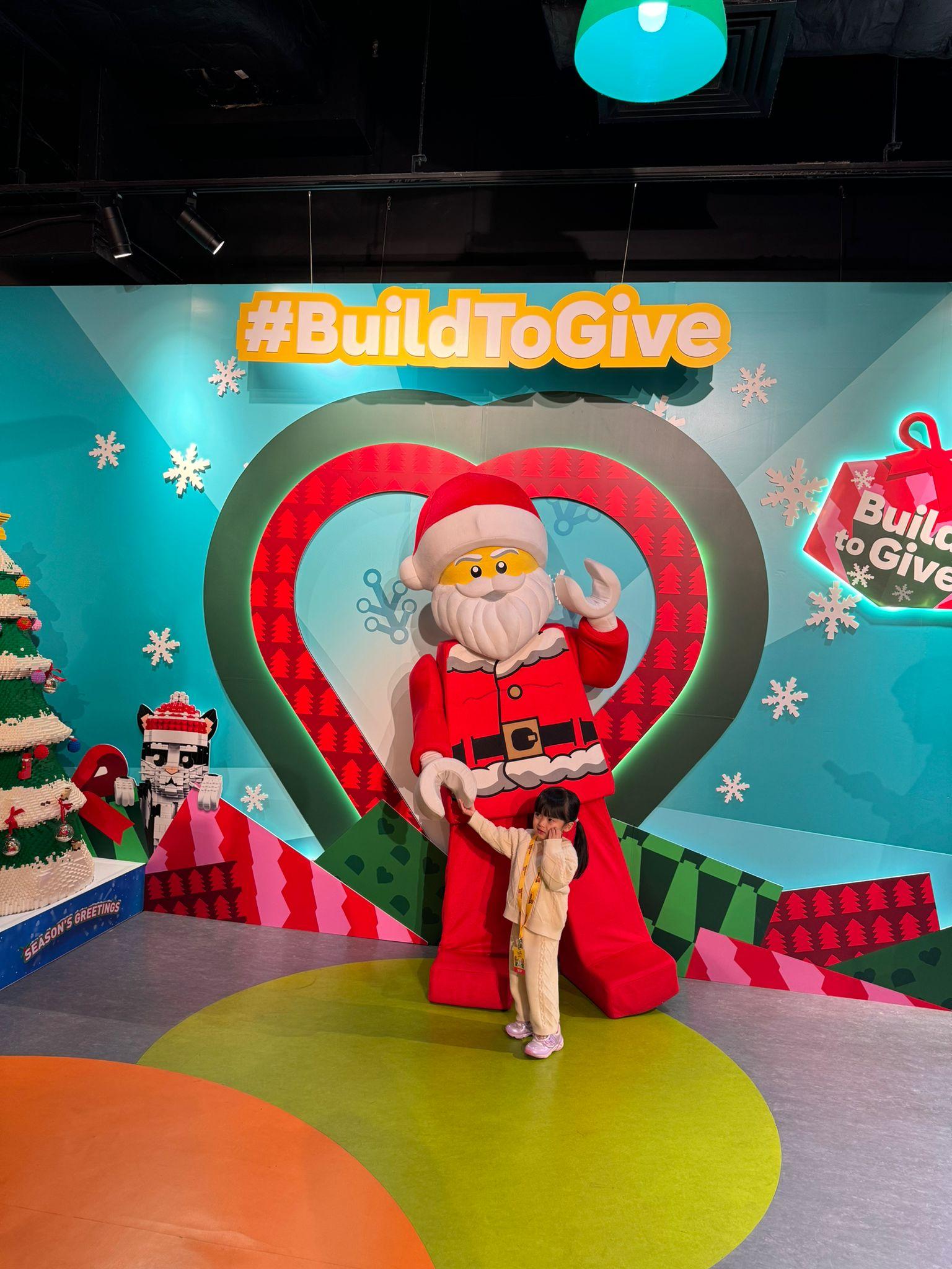 樂高聖誕老人將會不定時現身,與大家合照留念。