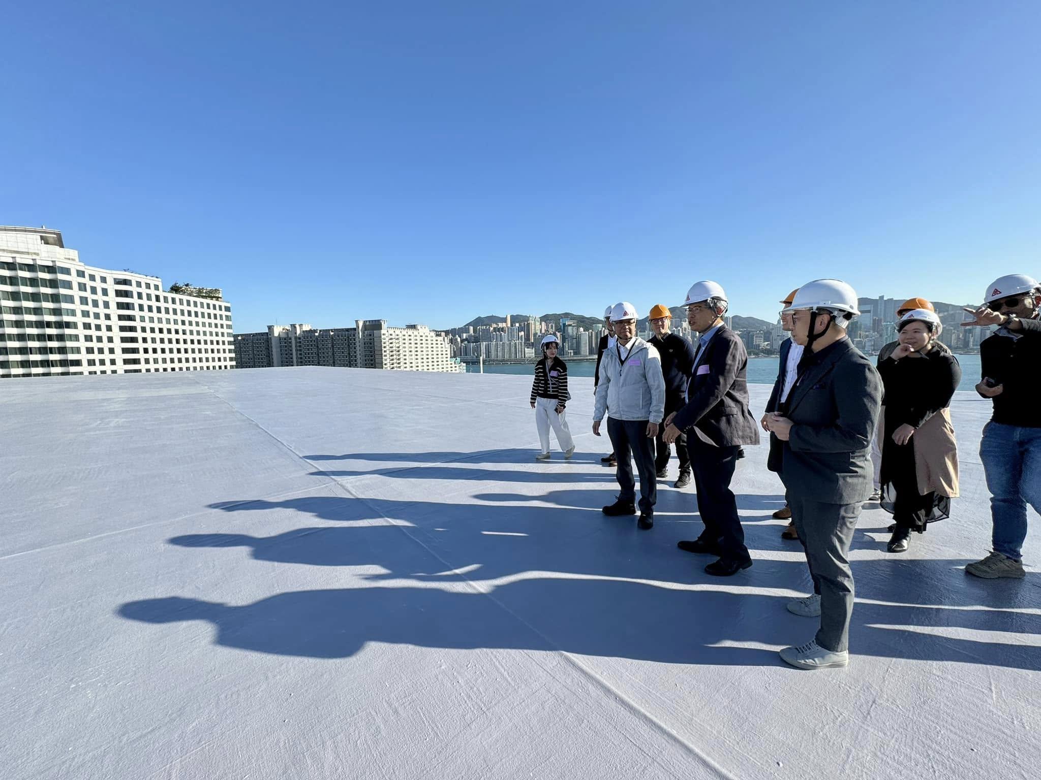 本地科技初創公司創冷科技研發具製冷效果的專利塗層,只需塗於建築物的屋頂或外牆,便能在毋須耗電下有效降低室內溫度,減低建築物耗電量。(謝展寰網誌)