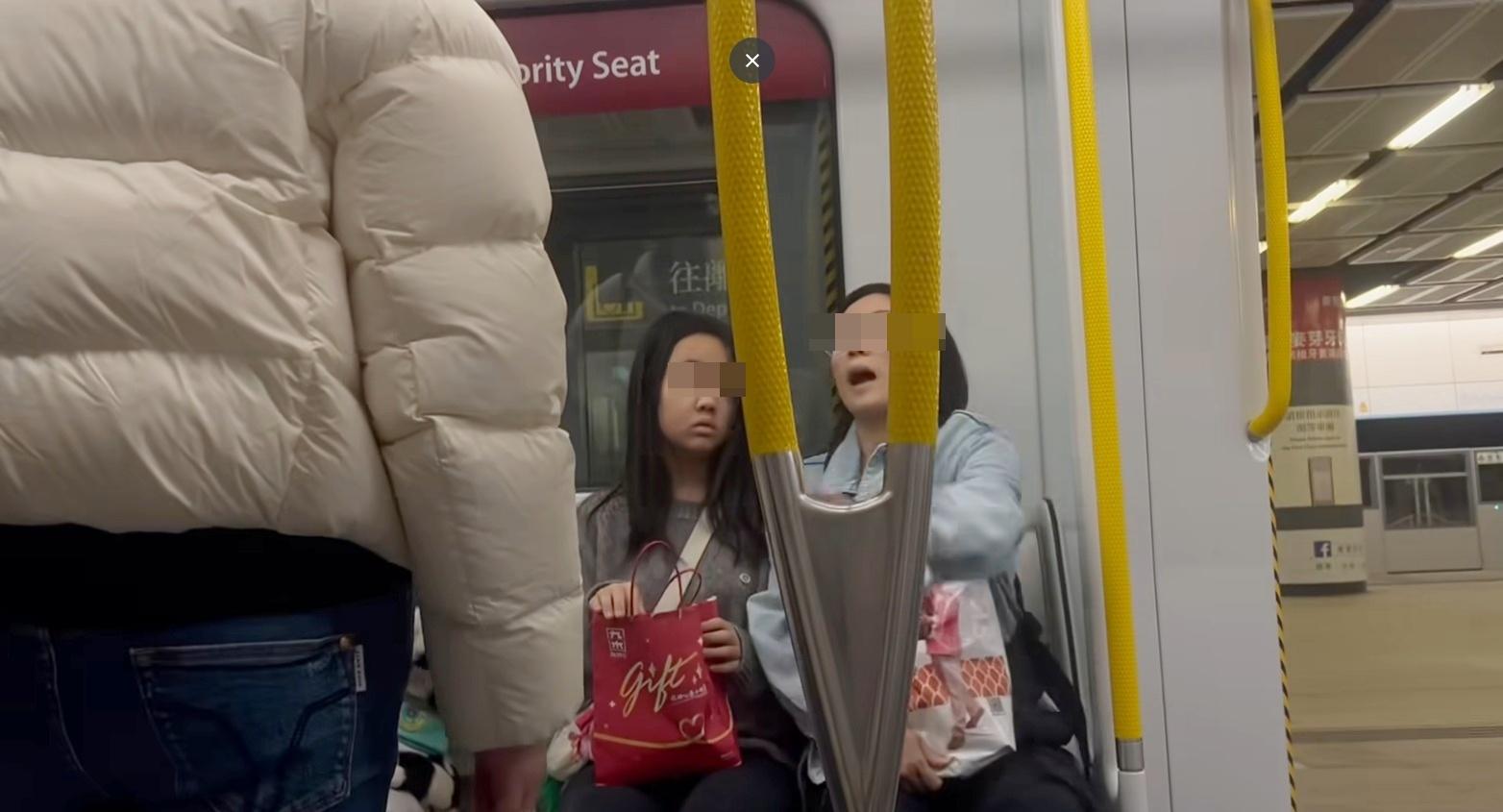 小朋友的母親因不值男子的行為,與男子的妻子爭辯。(網片截圖)