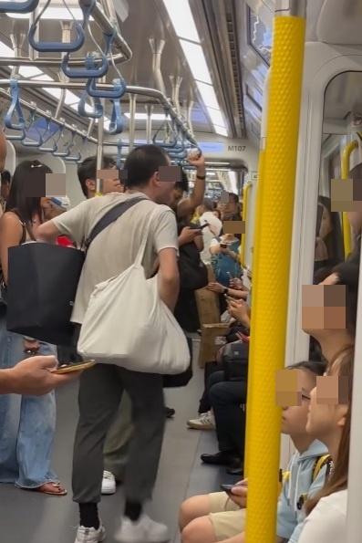 男子情緒激動,怒斥港女不准飲食。(網片截圖)