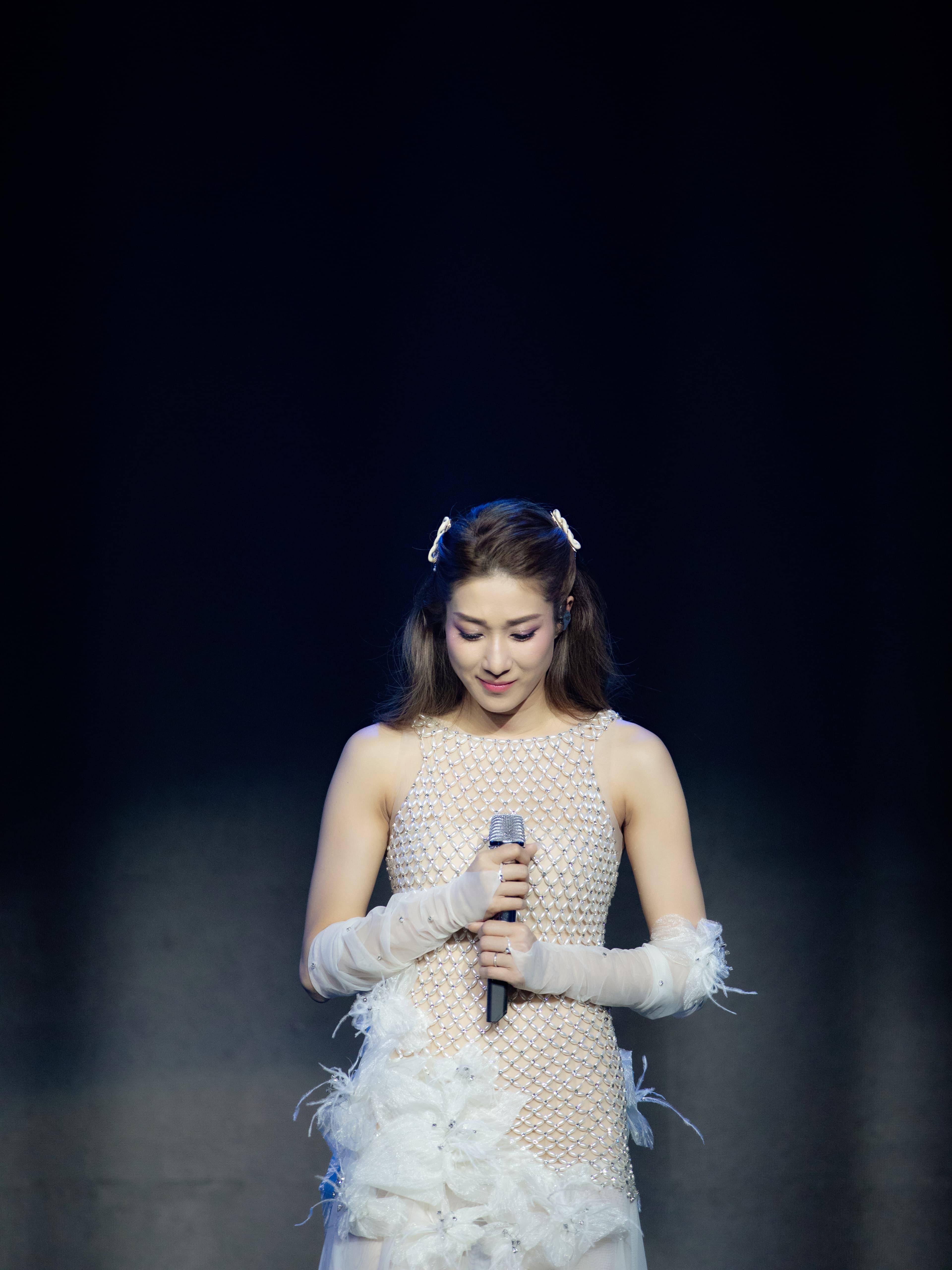 鍾嘉欣佛山站個唱圓滿落幕。