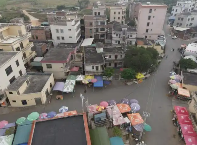 全紅嬋家門口附近的「小吃街」。(《九派新聞》)