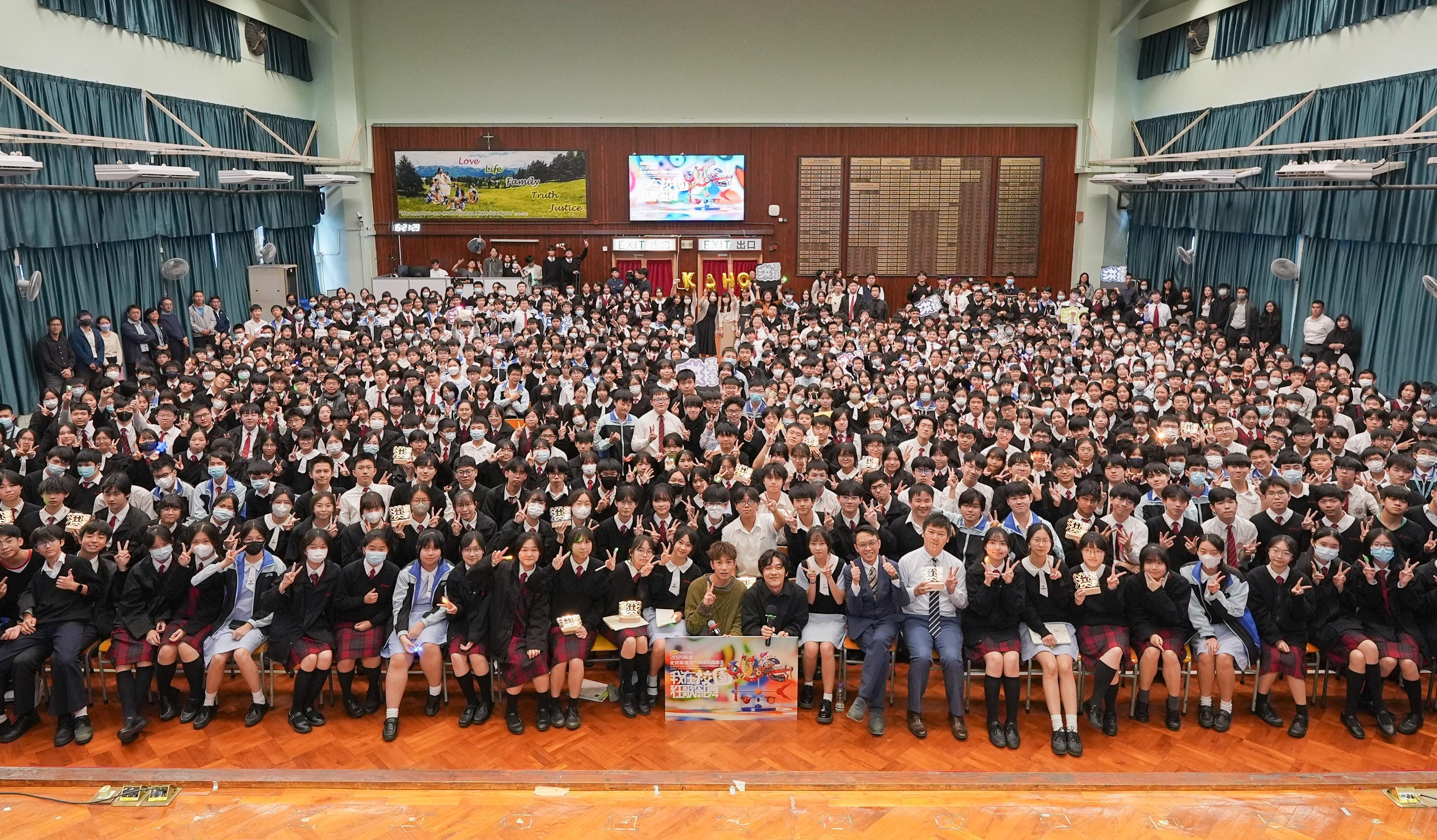 洪嘉豪日前走訪屯門天主教中學,進行第四場「我在校園狂歌亂舞」。