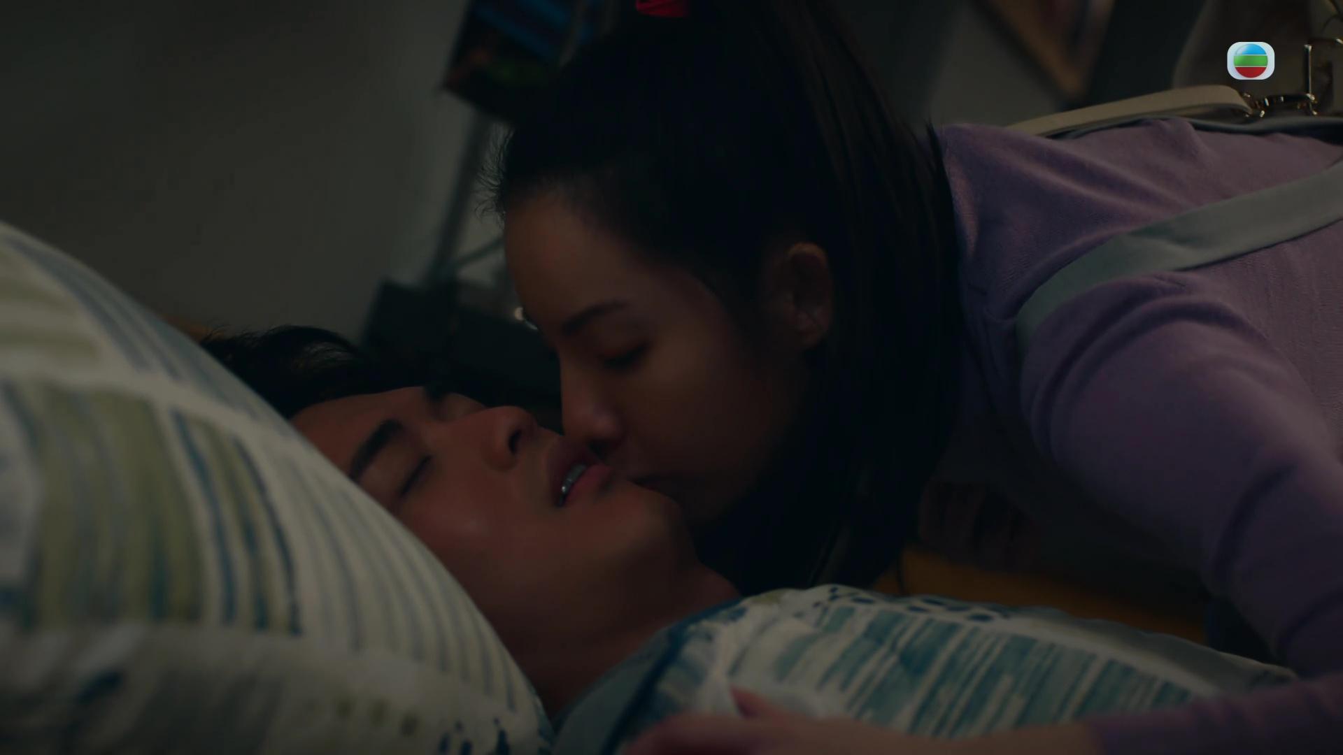 丁樂鍶揮灑自如的癲喪演出吸引關注。