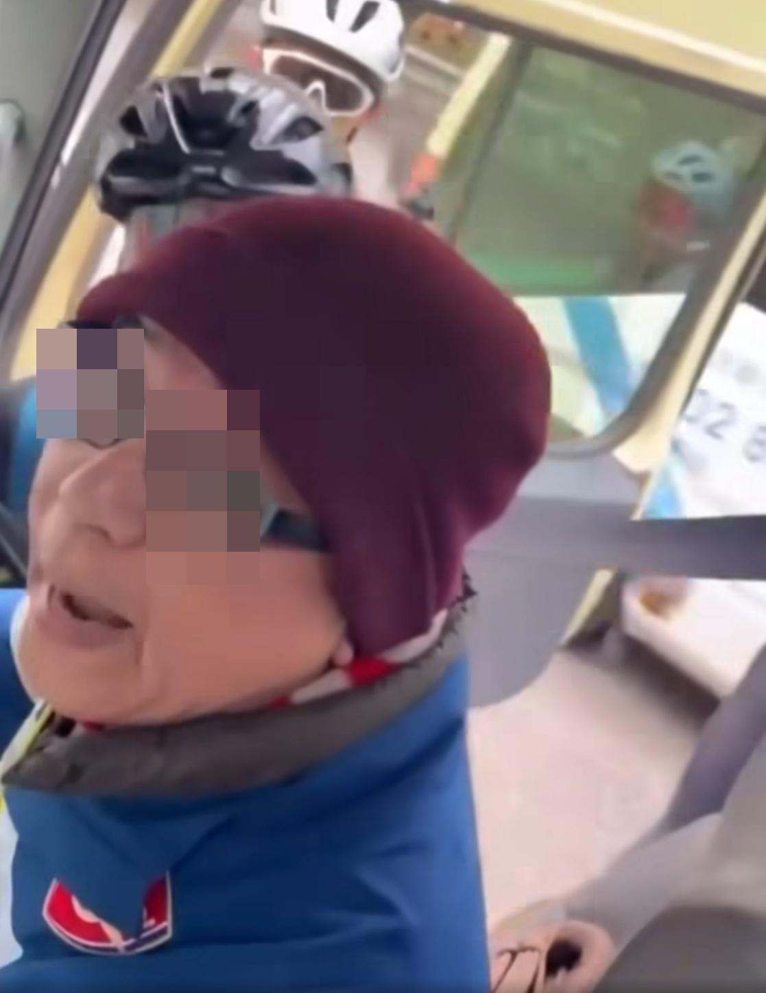 有車上乘客介入事件,建議司機報警。(網片截圖)