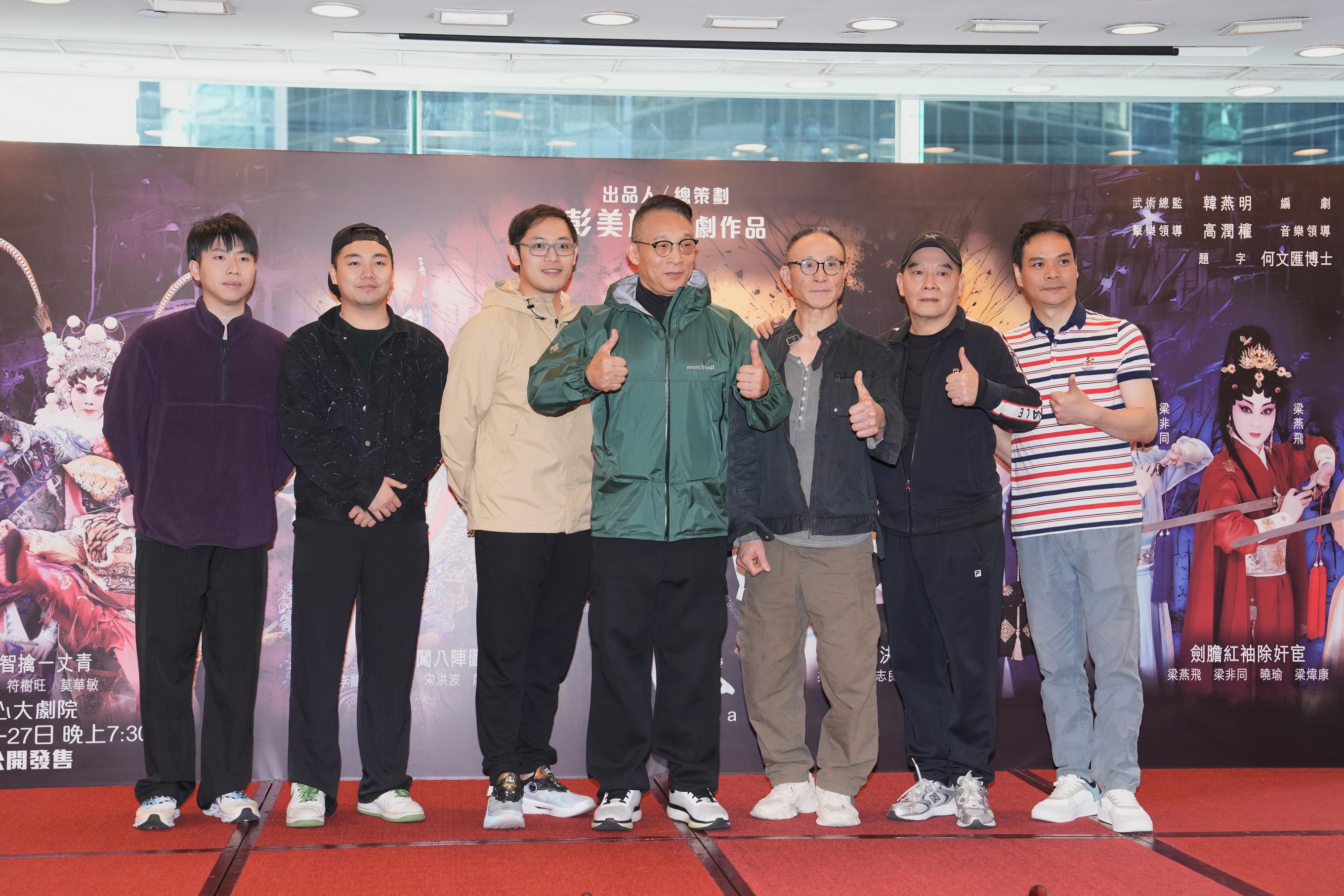 武術總監韓燕明(中)與武術組,全力以赴做好新《武俠》。