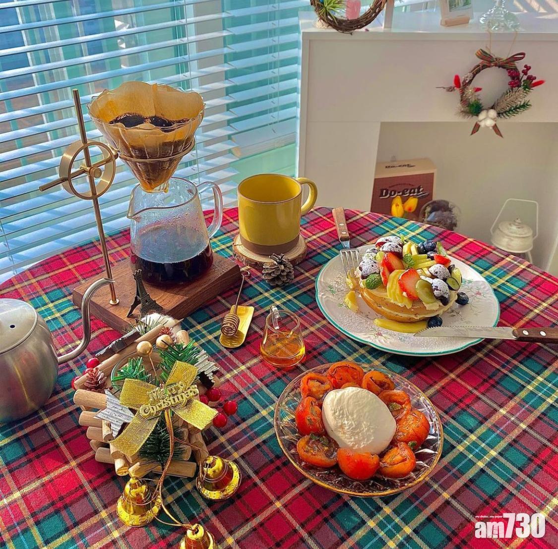 換上紅綠格子的桌布已經令聖誕氣氛大增。