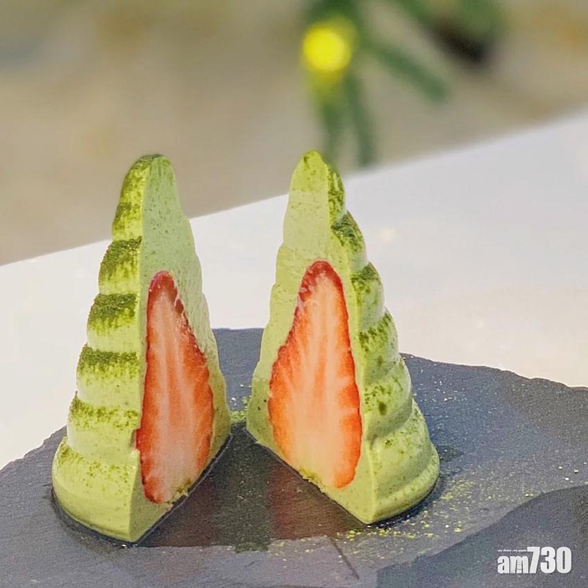 聖誕甜品|聖誕樹布甸切開後更有整粒士多啤梨,特別滿足。