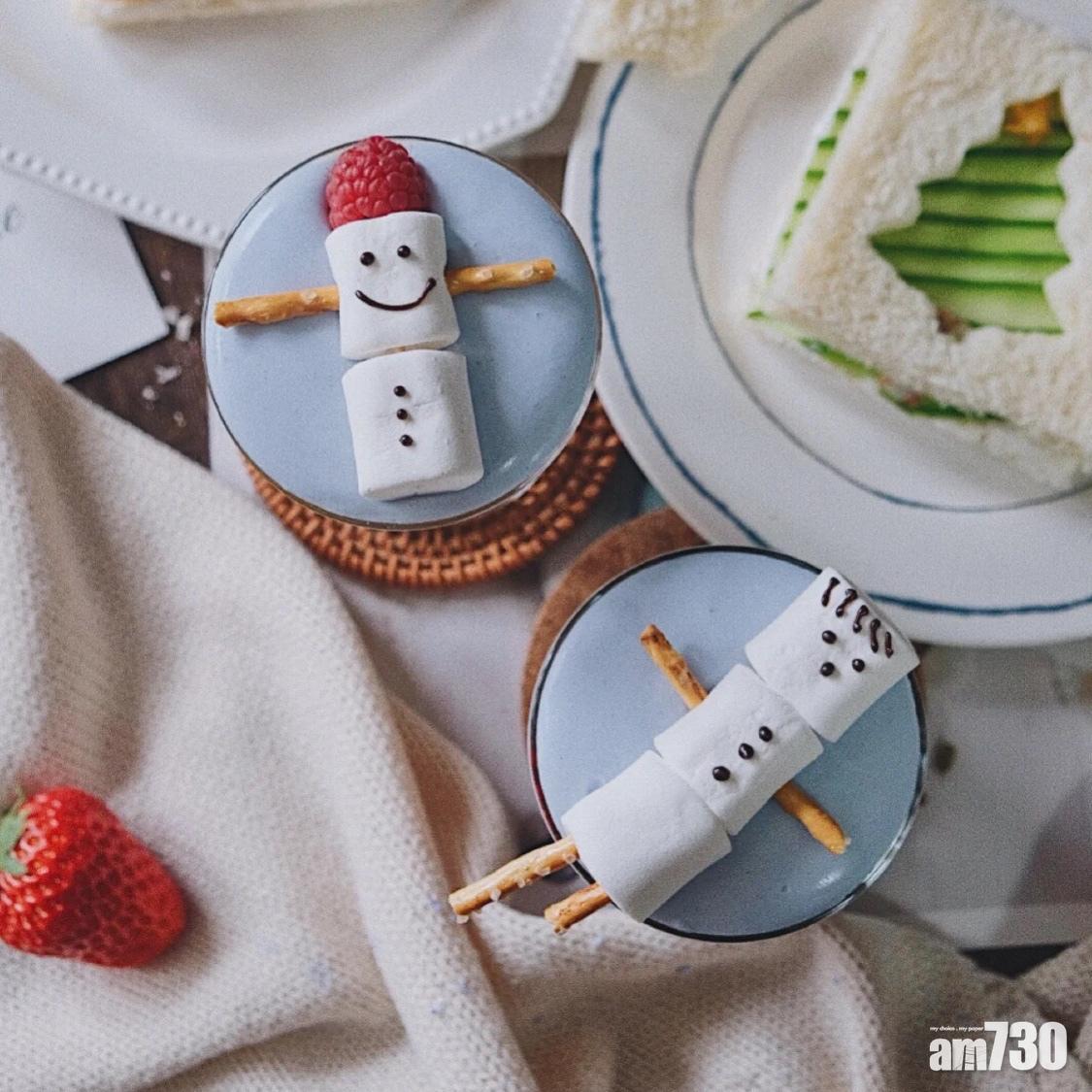 可以利用樹莓變成雪人的帽子。