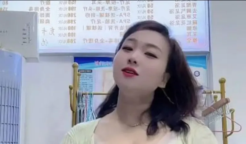 網紅劉大美麗在中國江蘇省整形醫院進行抽脂手術後不幸過身。(微博圖片)