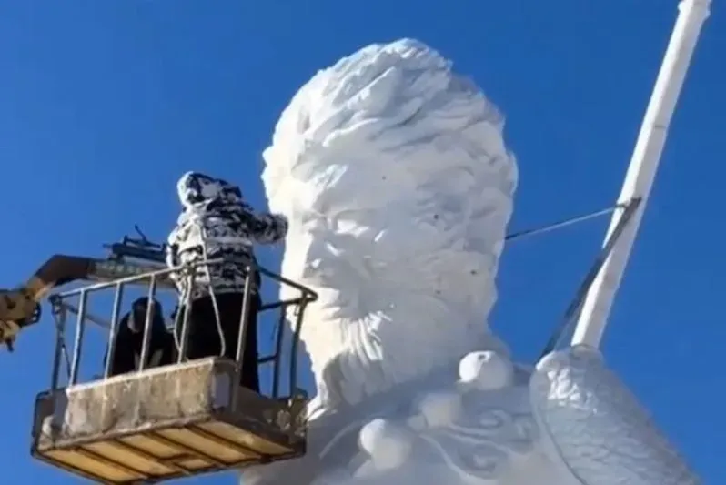 雕雪師澄清指作品不是《黑神話:悟空》。