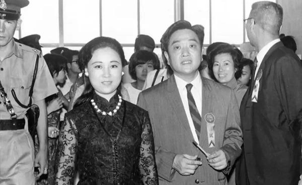 瓊瑤離世|瓊瑤與第二任丈夫平鑫濤。(網上圖片)