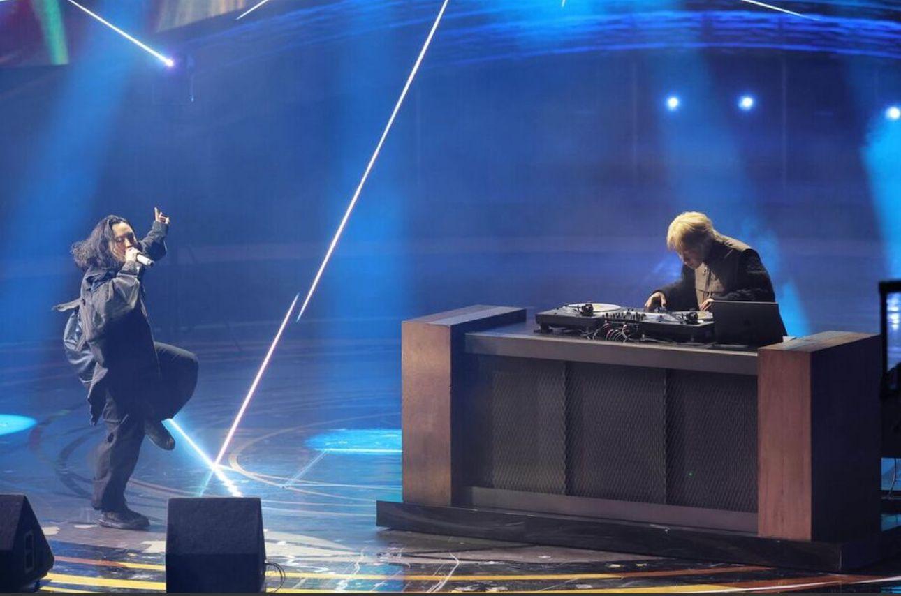 二人組合Creepy Nuts以大熱洗腦歌《Bling-Bang-Bang-Born》初登場。