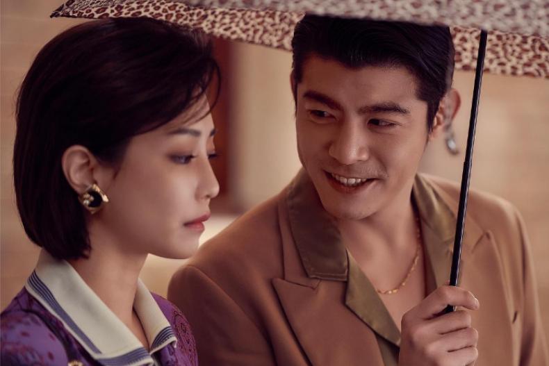 王柏傑與謝欣穎在《華燈初上》飾演一對「亡命鴛鴦」繼而撻着。