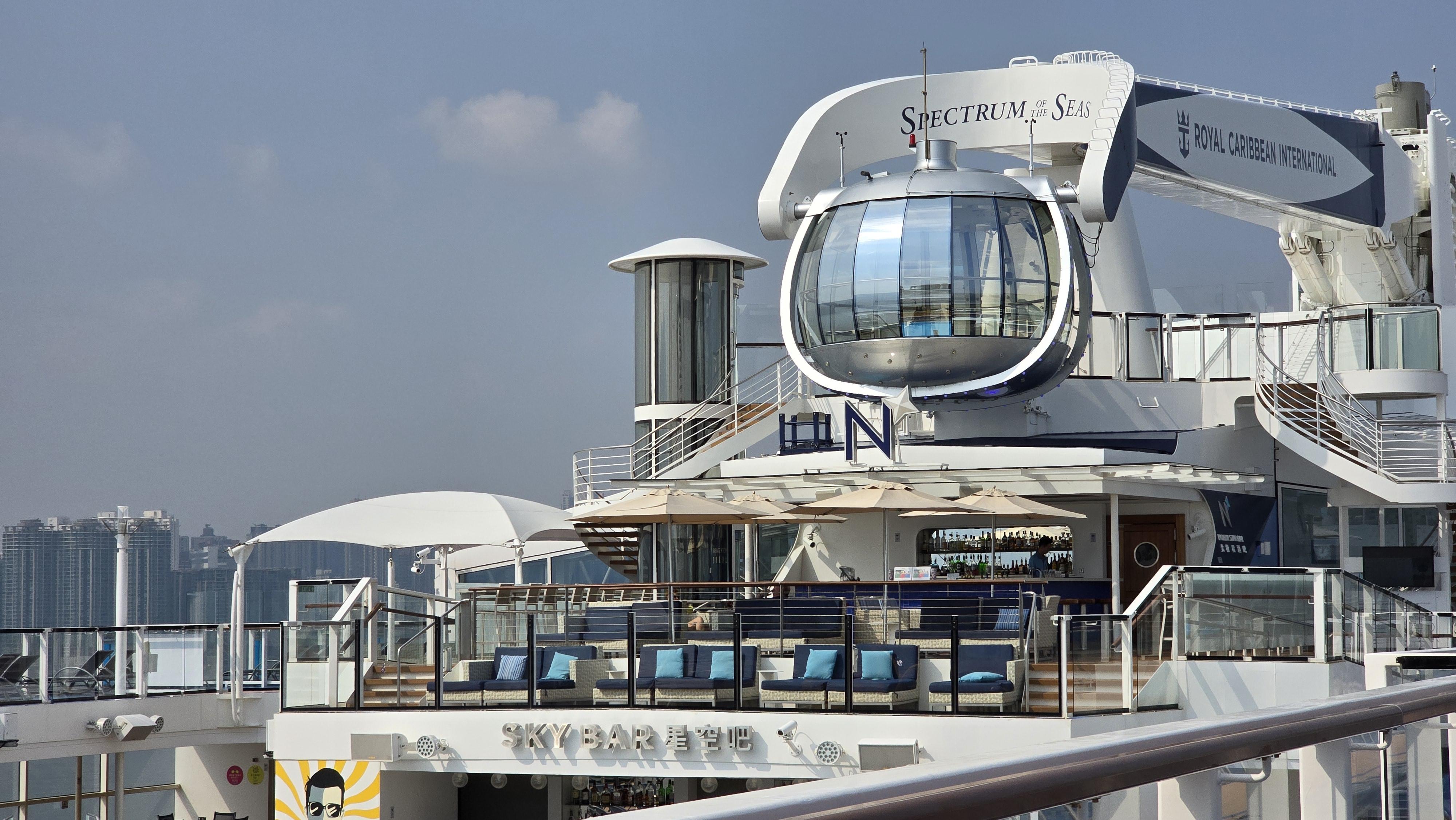 露天酒吧上方設有北極星觀景艙。