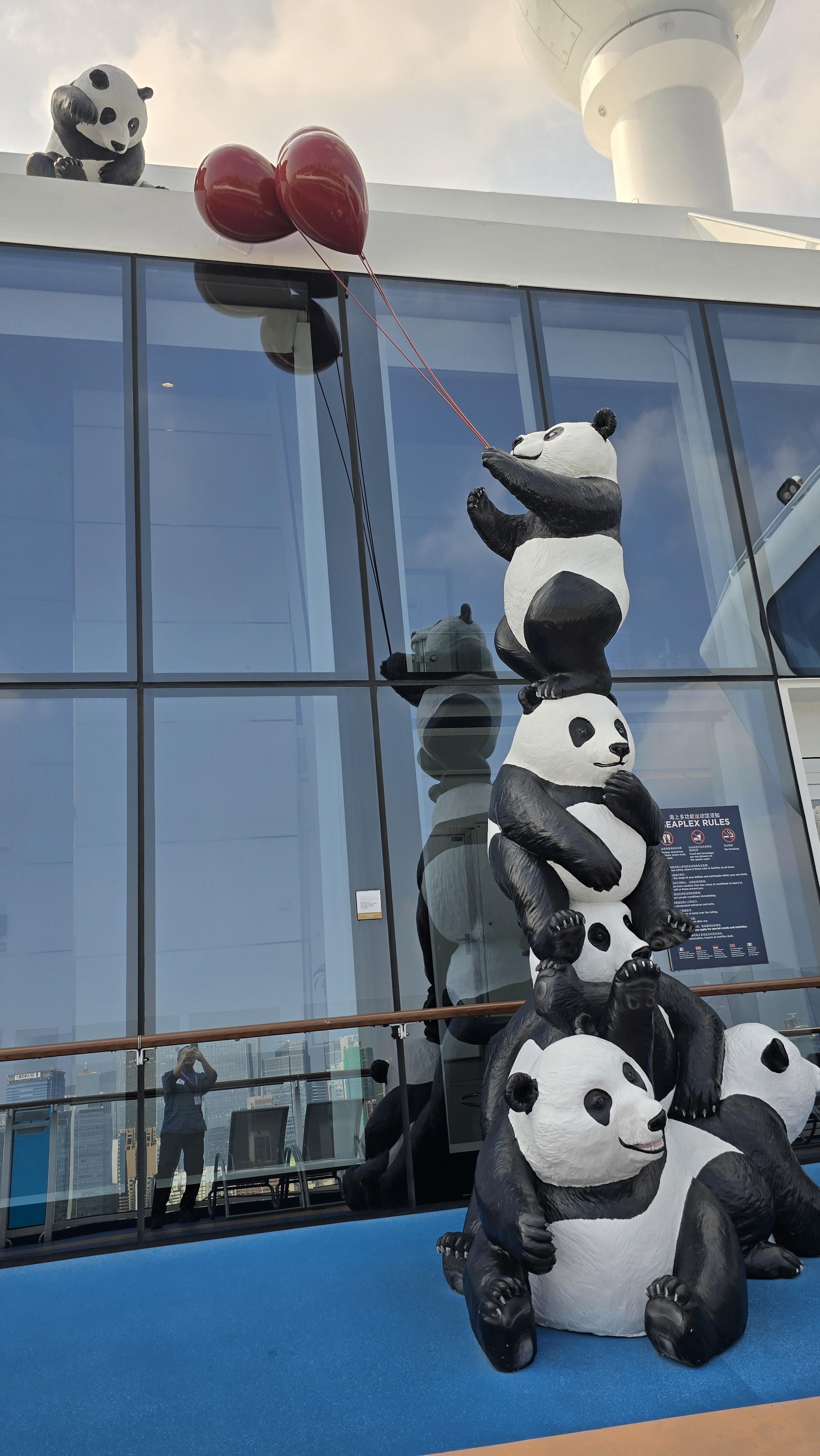 船上不忘有熊貓裝飾。