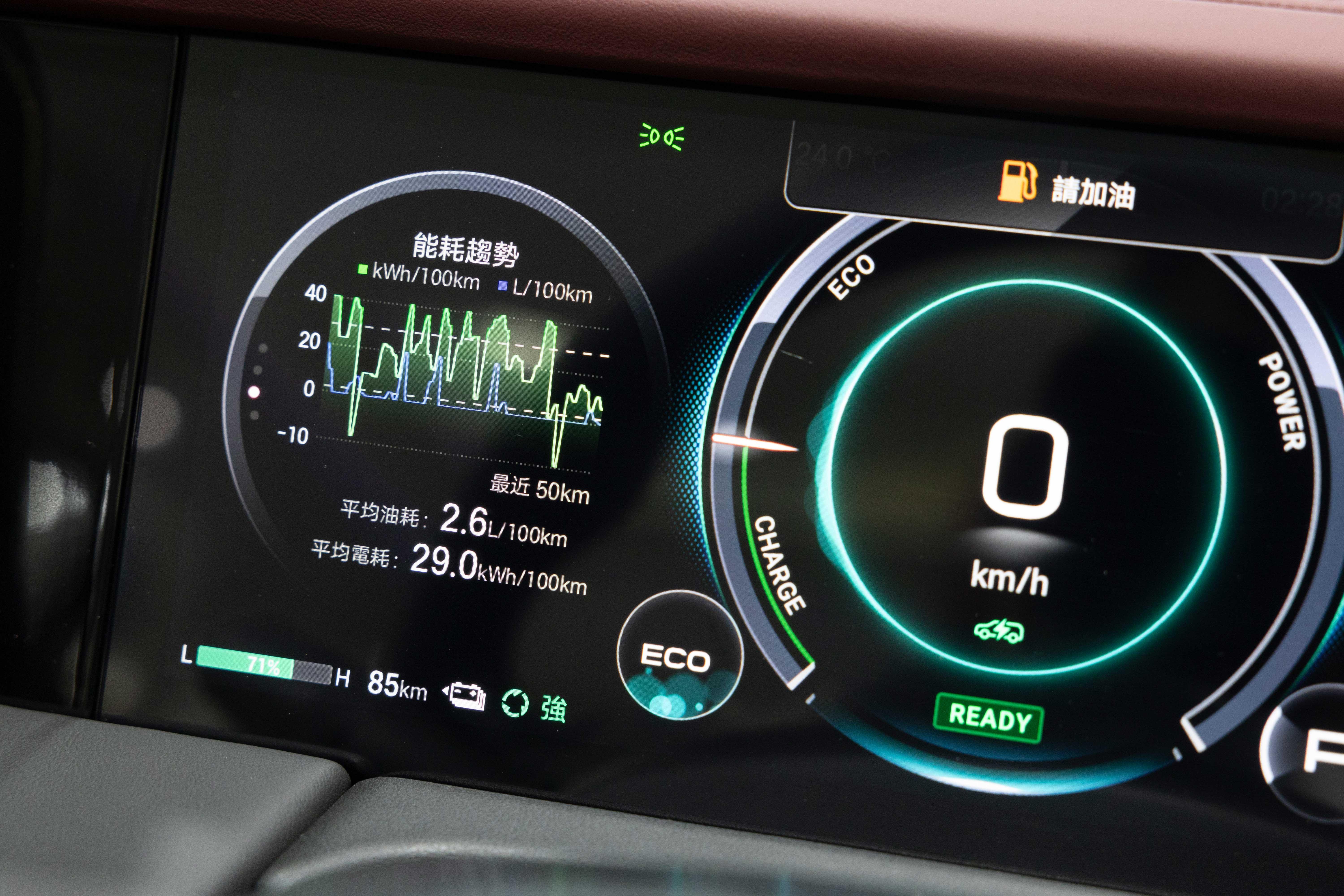 頂配版配備 2 張按摩座椅,位置為後排兩個主要座位;提供 電子避震功能,提升乘坐舒適性;座椅帶有 通風功能,讓用戶在長時間乘坐中保持舒適。