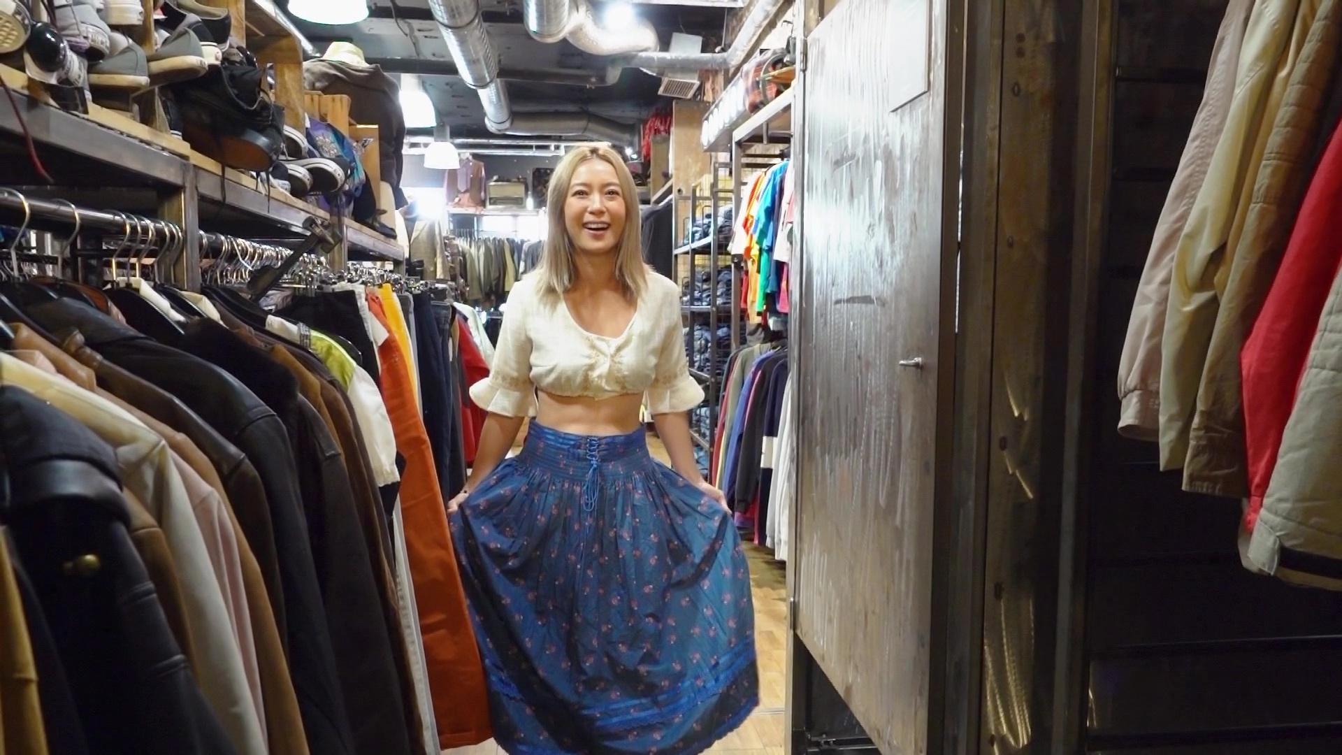 Christy身穿德式村姑look,感受慕尼克啤酒節熱鬧氣氛。