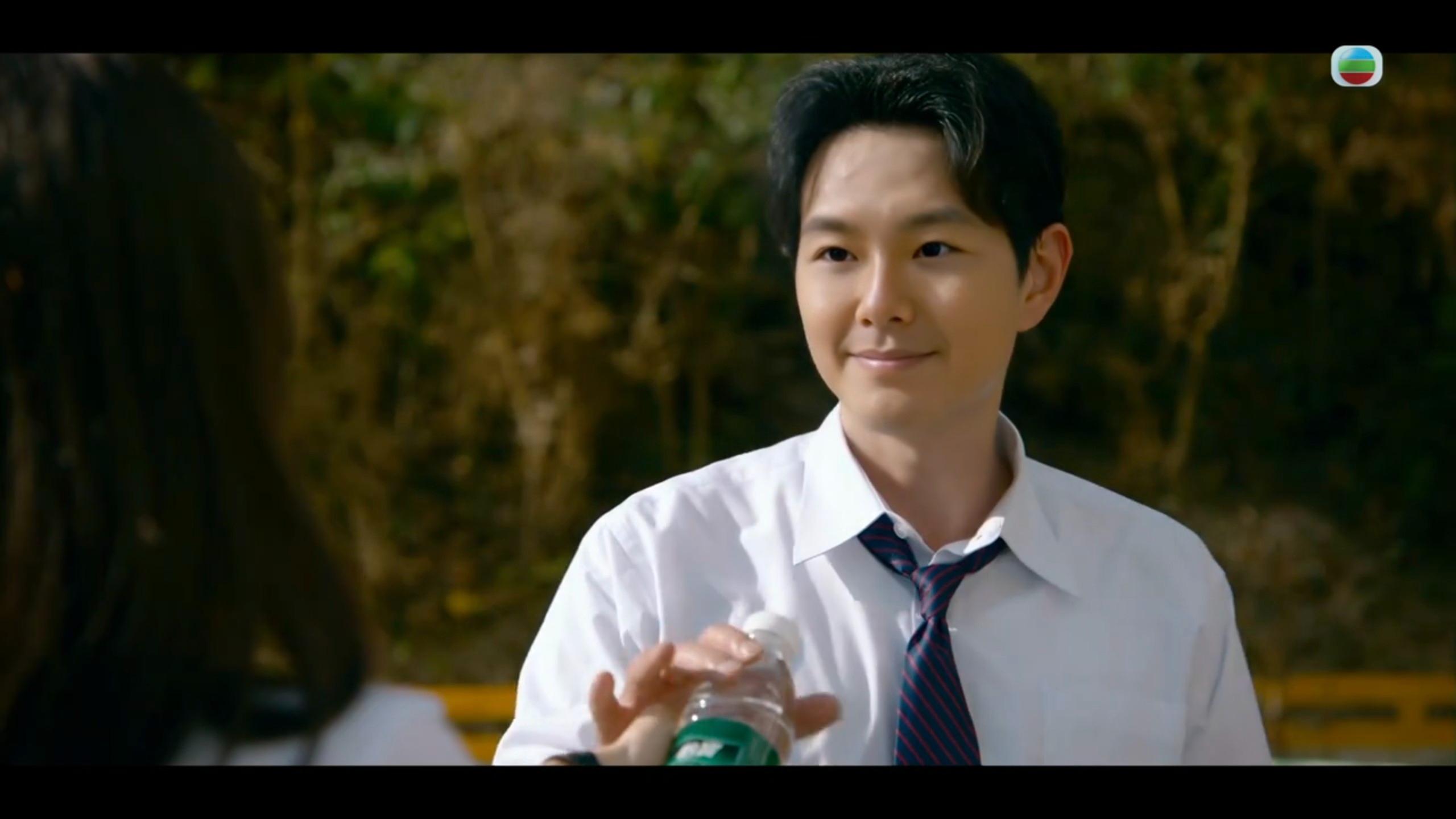 劇組找來三人的10年前舊相,並套落去片段中製作而成。