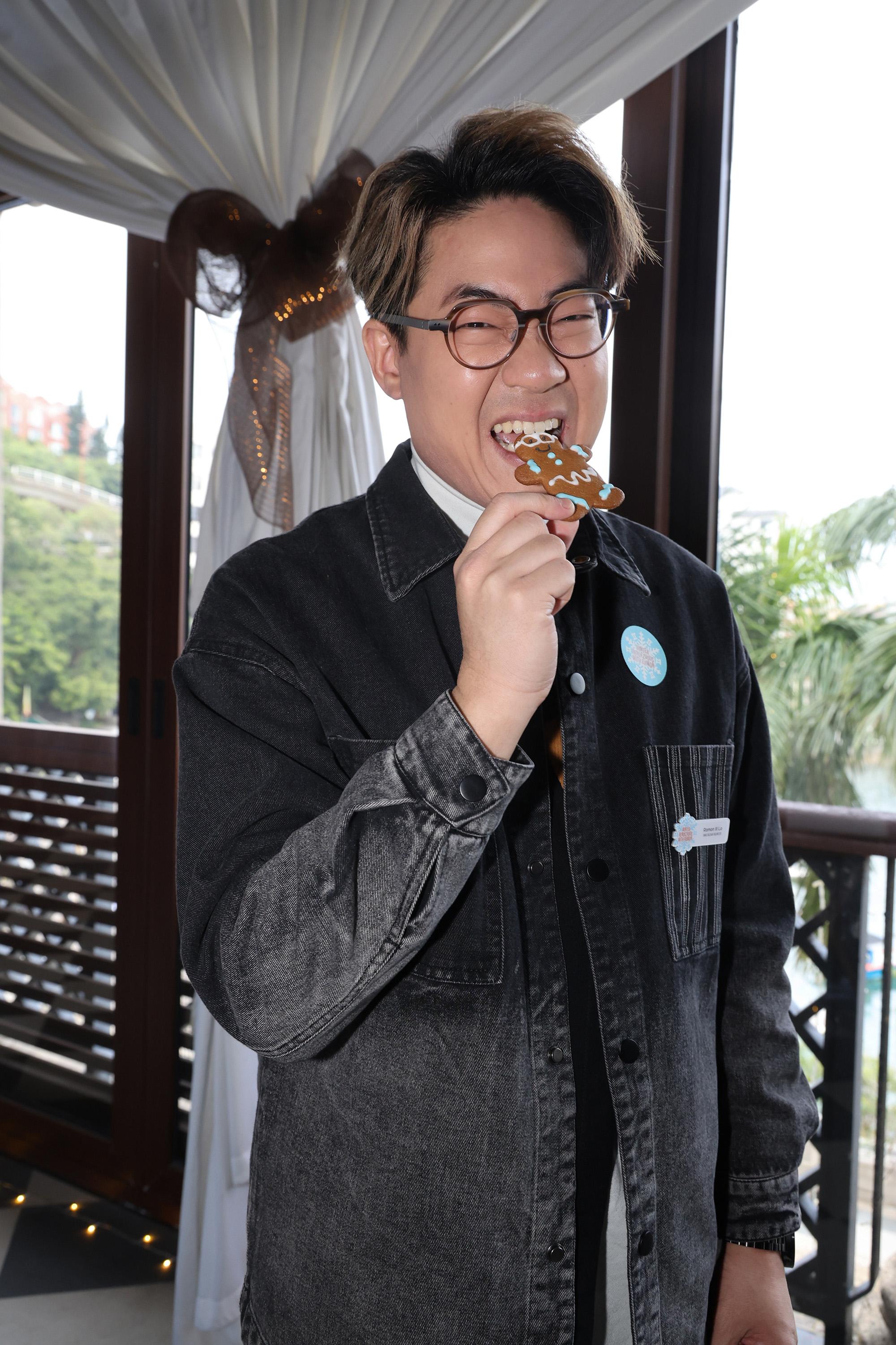 為食啟豪唔捨得食得意薑餅人。