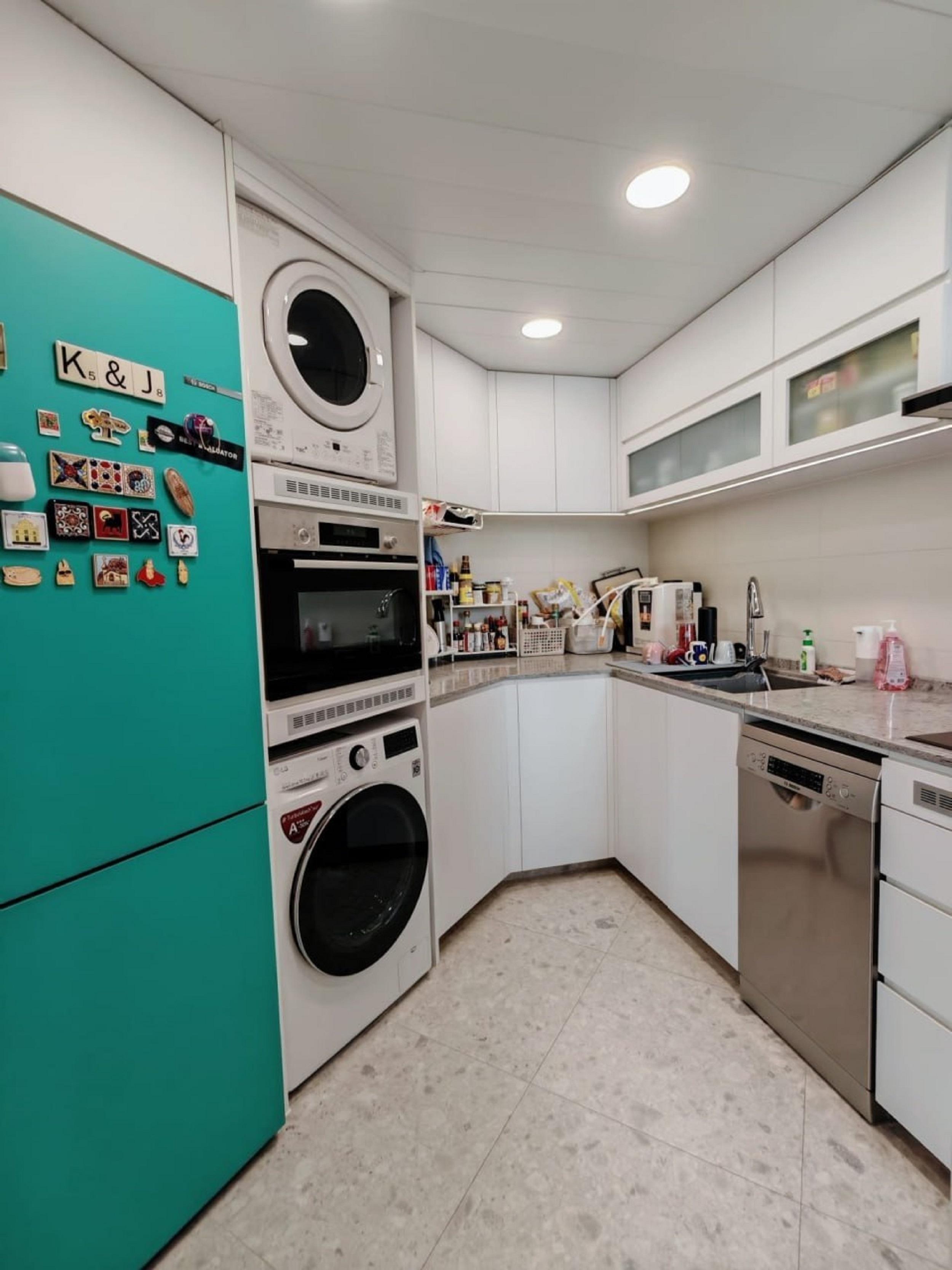 廚房間隔不算四正,但空間充裕。