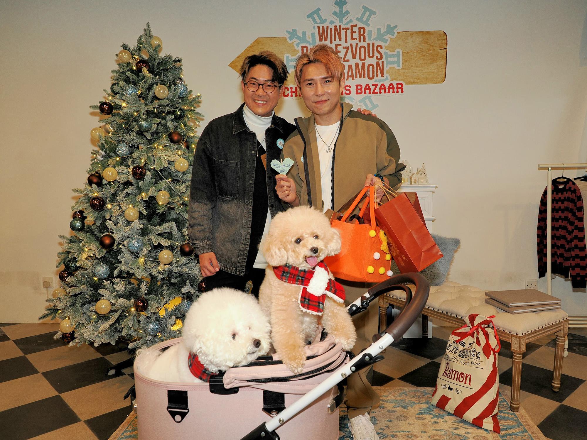 劉威煌帶同兩隻愛犬到達會場。