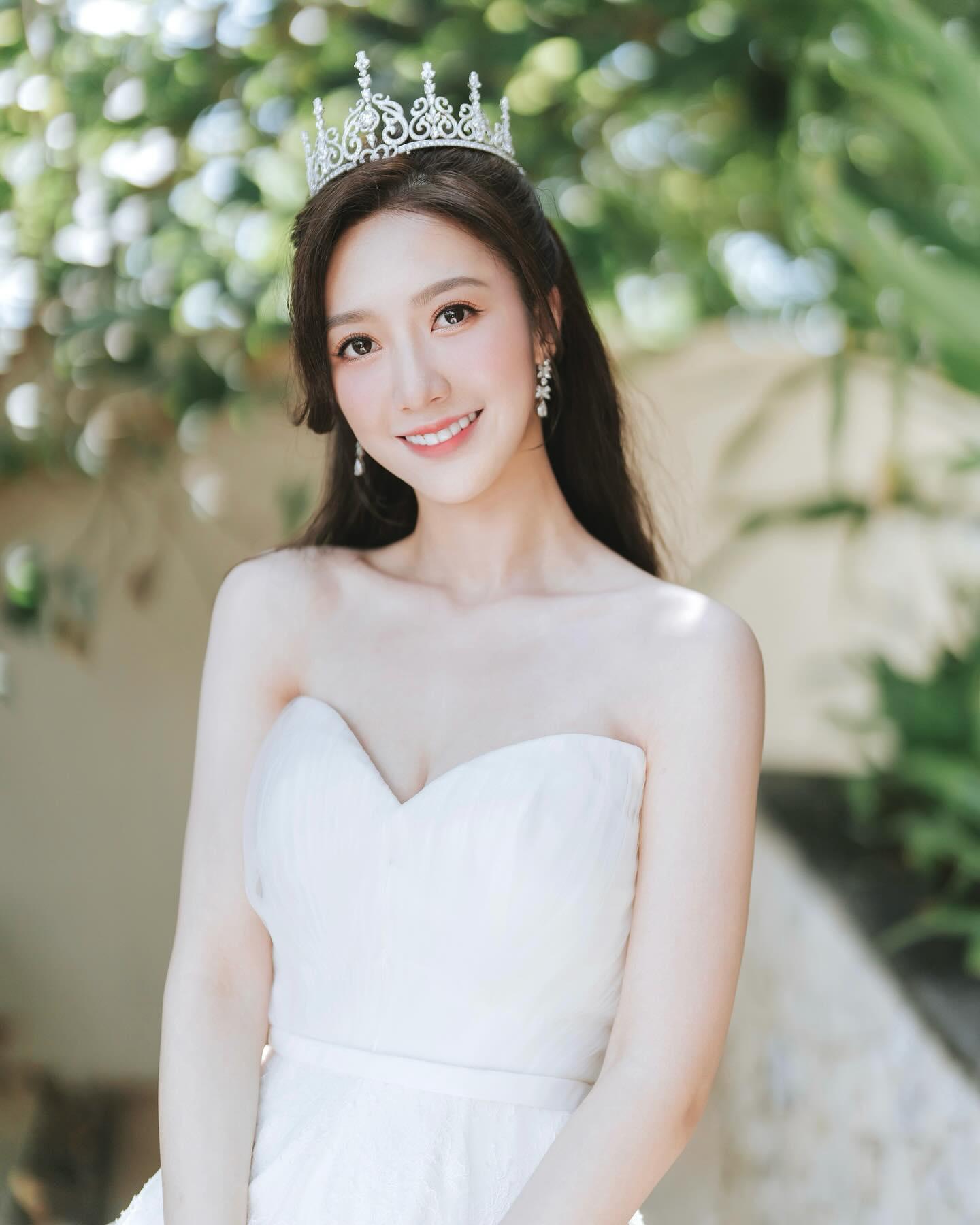 何依婷去年底與從事物流業的圈外男友結婚。