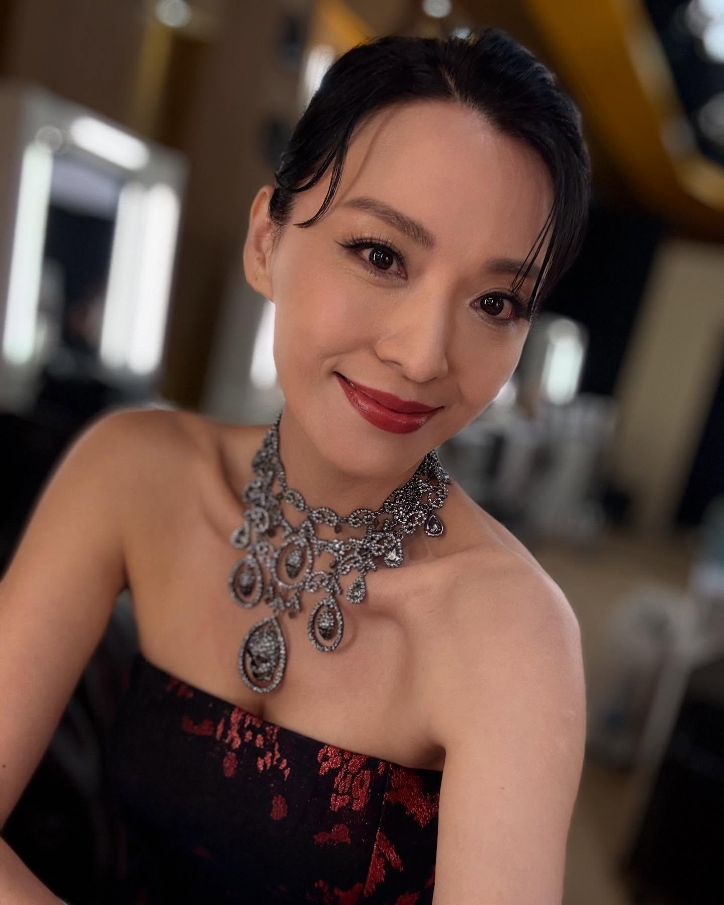 陳煒自掏荷包請人幫秦煌治理雙腳。