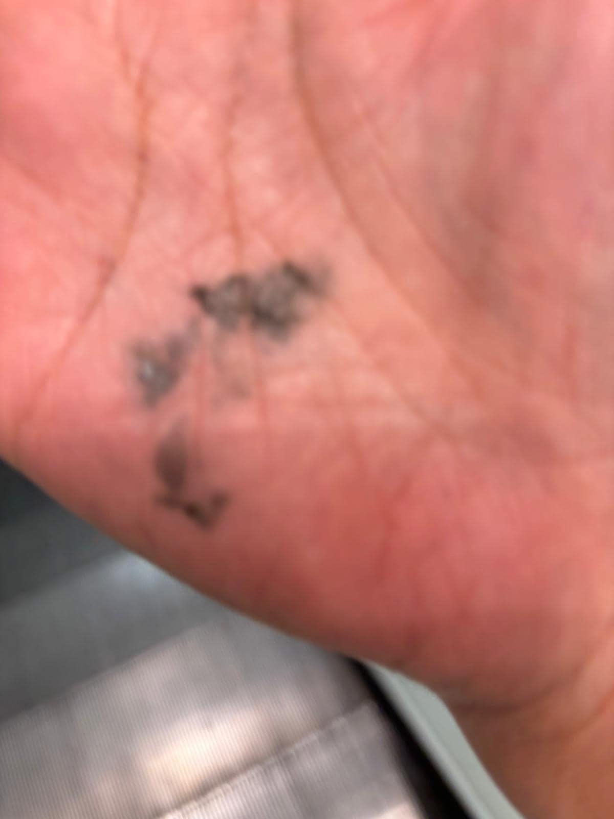 事主指色素難洗甩。(FB「新香港黑店大全」)