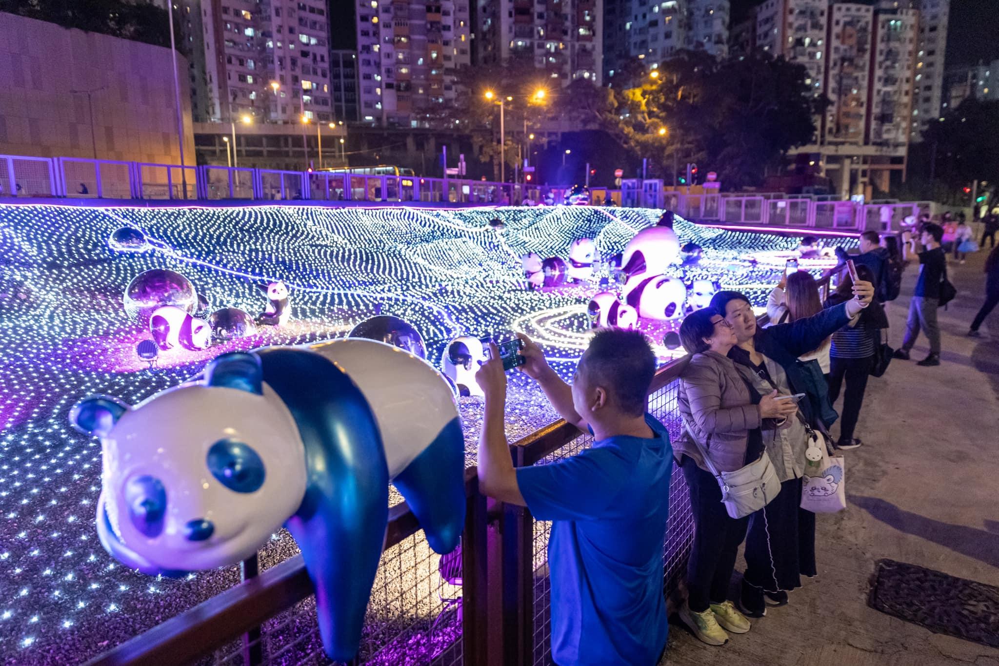 市建局 「自由空間」兩熊貓展品懷疑被盜 韋志成:已報警 (@fb開心建城 URAmity圖片)