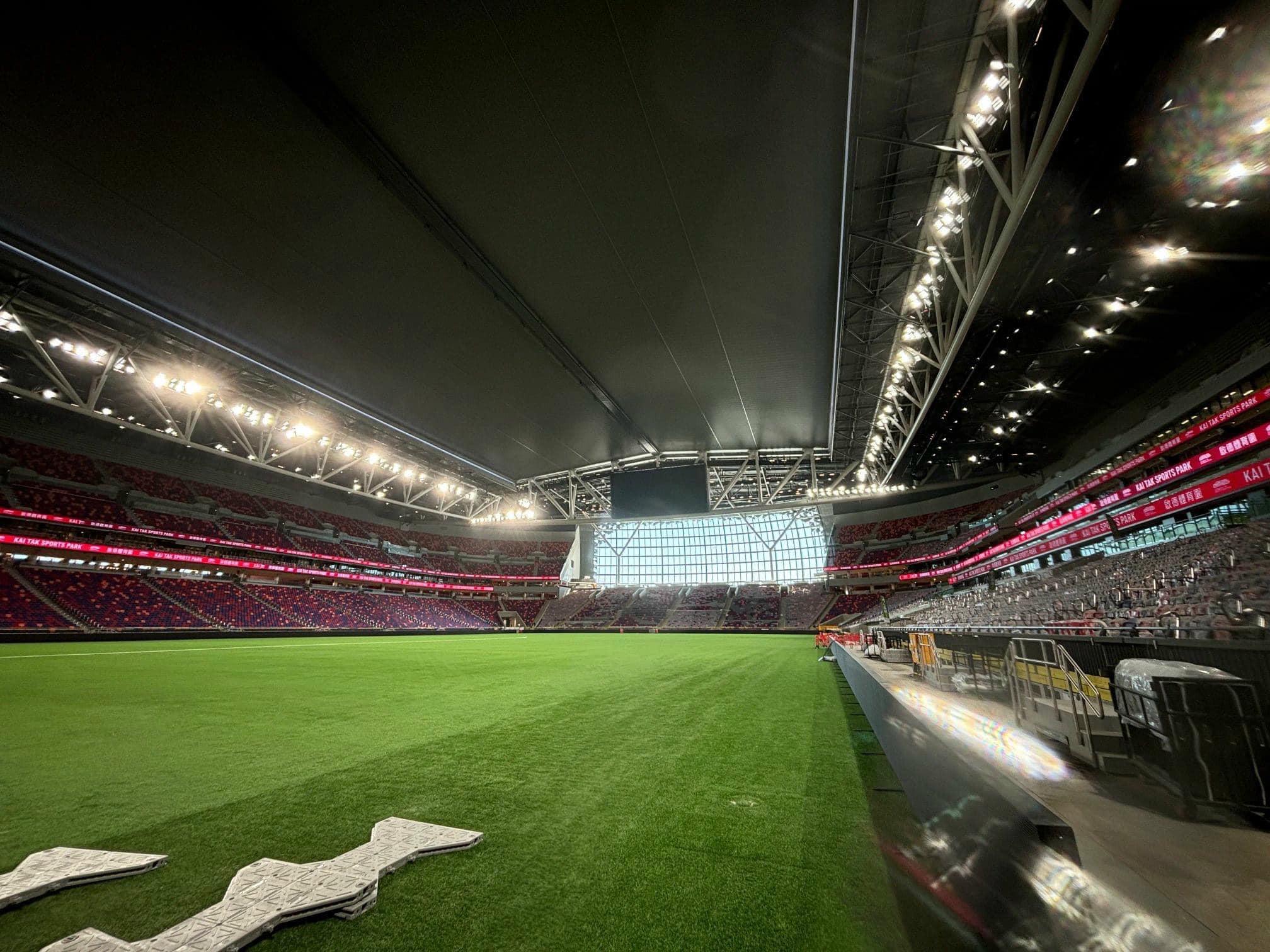 啟德體育園|近日社交平台流傳多張主場館的照片,可見座位及草地已大致鋪設好。(網上圖片)