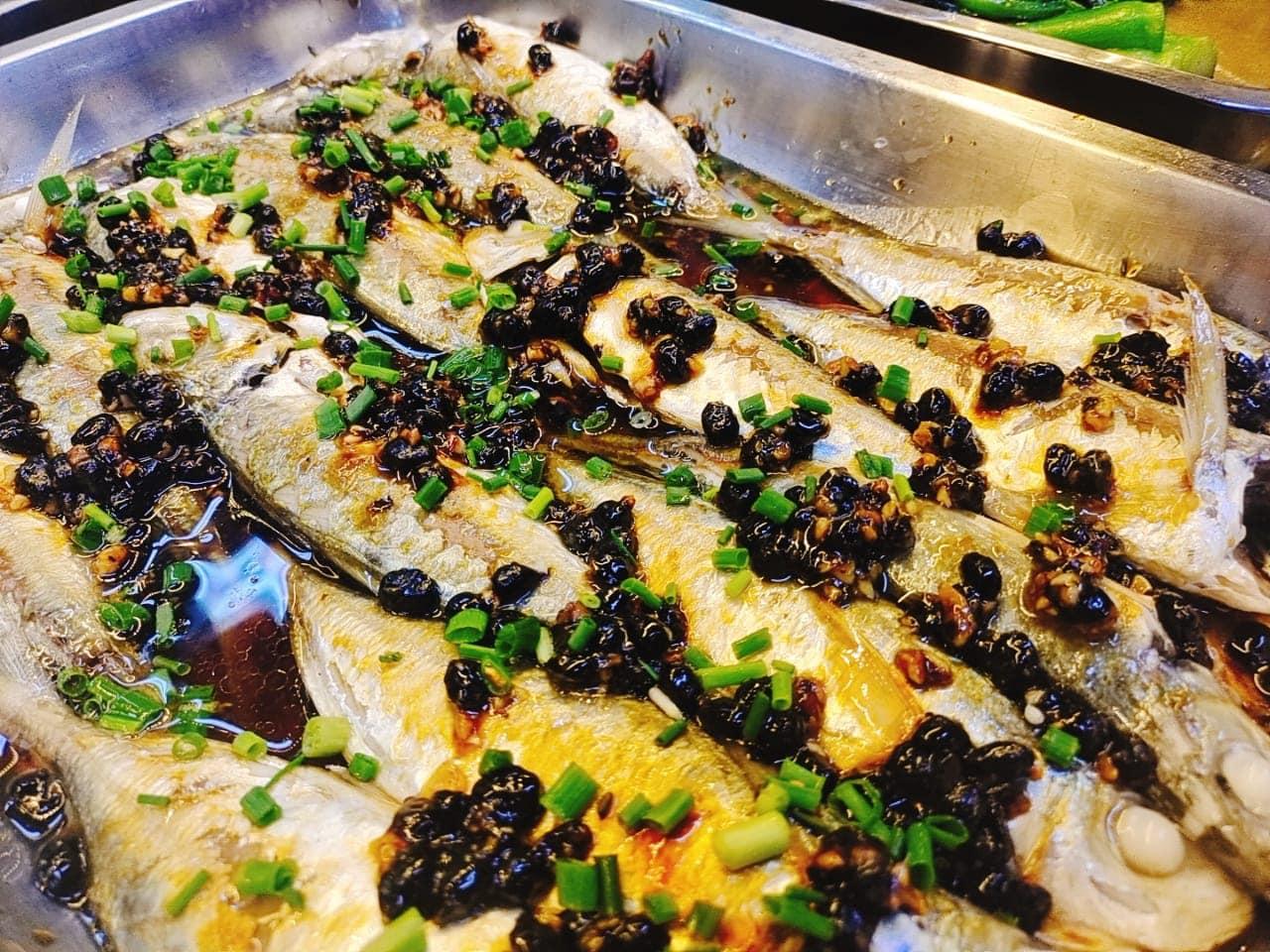 位於上水以良心平價兩餸飯出名的「膳廚」宣布因經營困難結業。店舖以「良心菜式」作招徠,每日提供十多種菜式。(膳廚fb)