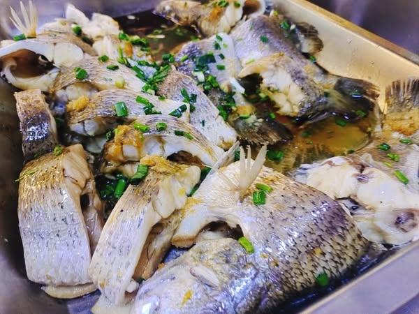 位於上水以良心平價兩餸飯出名的「膳廚」宣布因經營困難結業。店舖以「良心菜式」作招徠,每日提供十多種菜式。(膳廚fb)