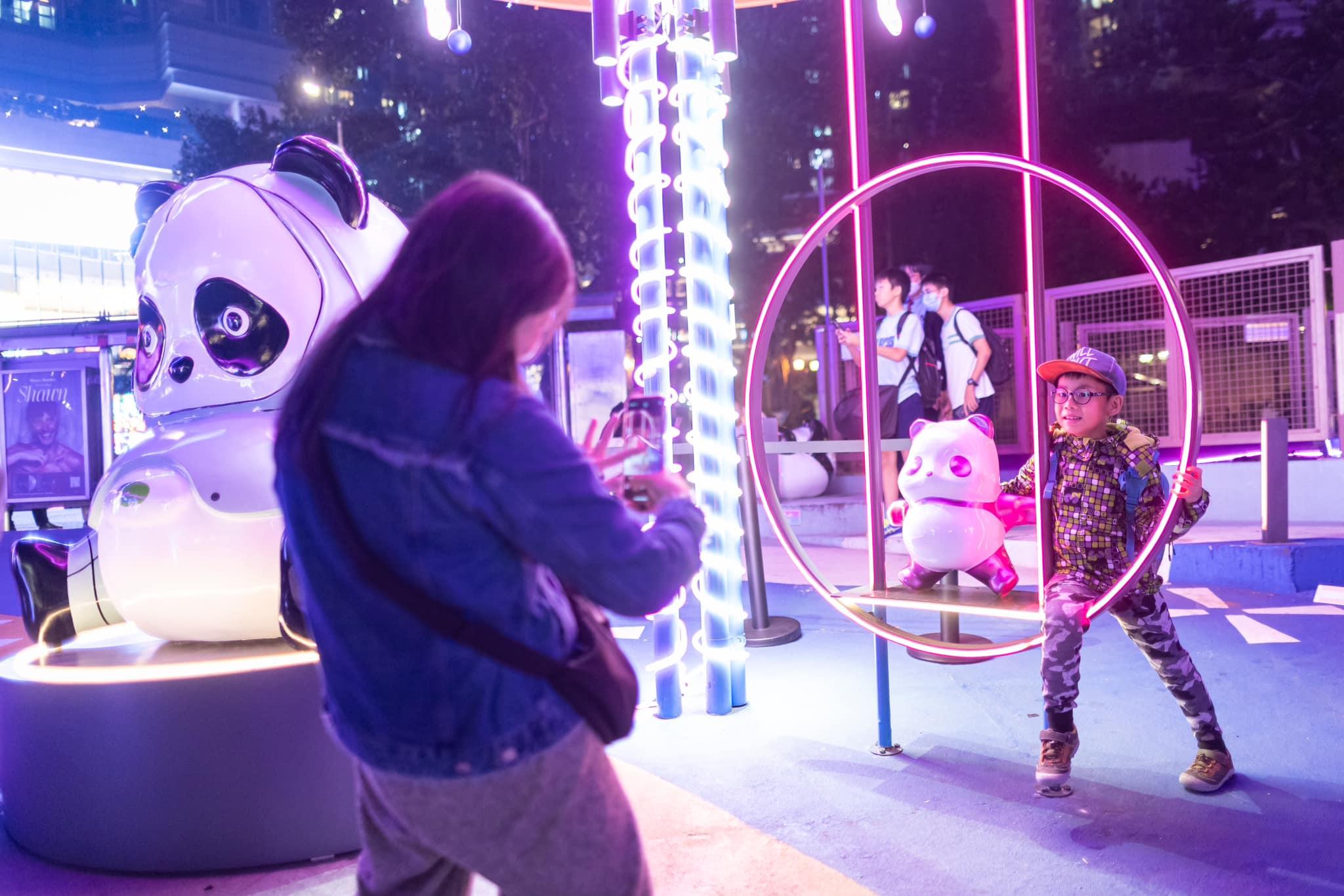 市建局 「自由空間」兩熊貓展品懷疑被盜 韋志成:已報警 (@fb開心建城 URAmity圖片)