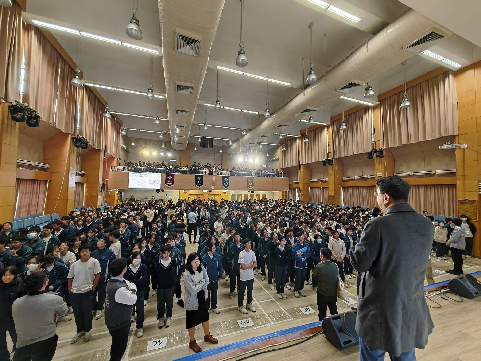 鄧家彪與學生分享後表示,愛國前題要先認識國家。(鄧家彪FB)