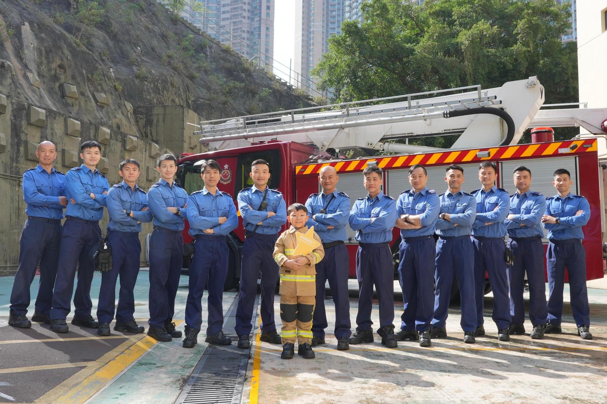 9歲男童獲願望成真基金消防處協助,圓夢做消防員。