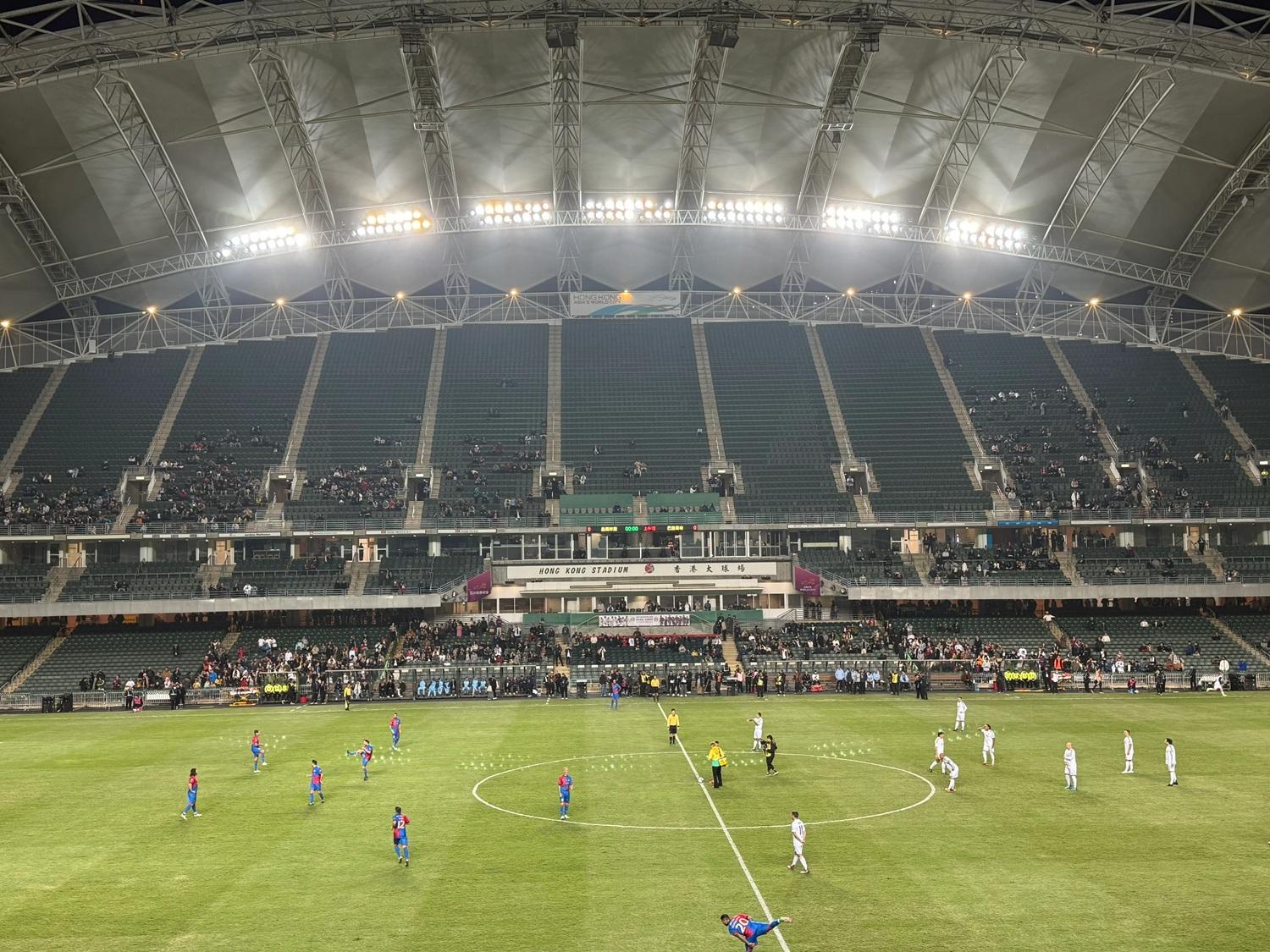 大球場的看台球迷寥寥可數。(連登討論區圖片)