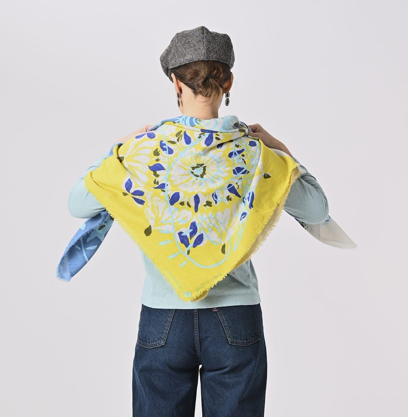 「風呂敷」可當作點綴日常穿搭的圍巾。