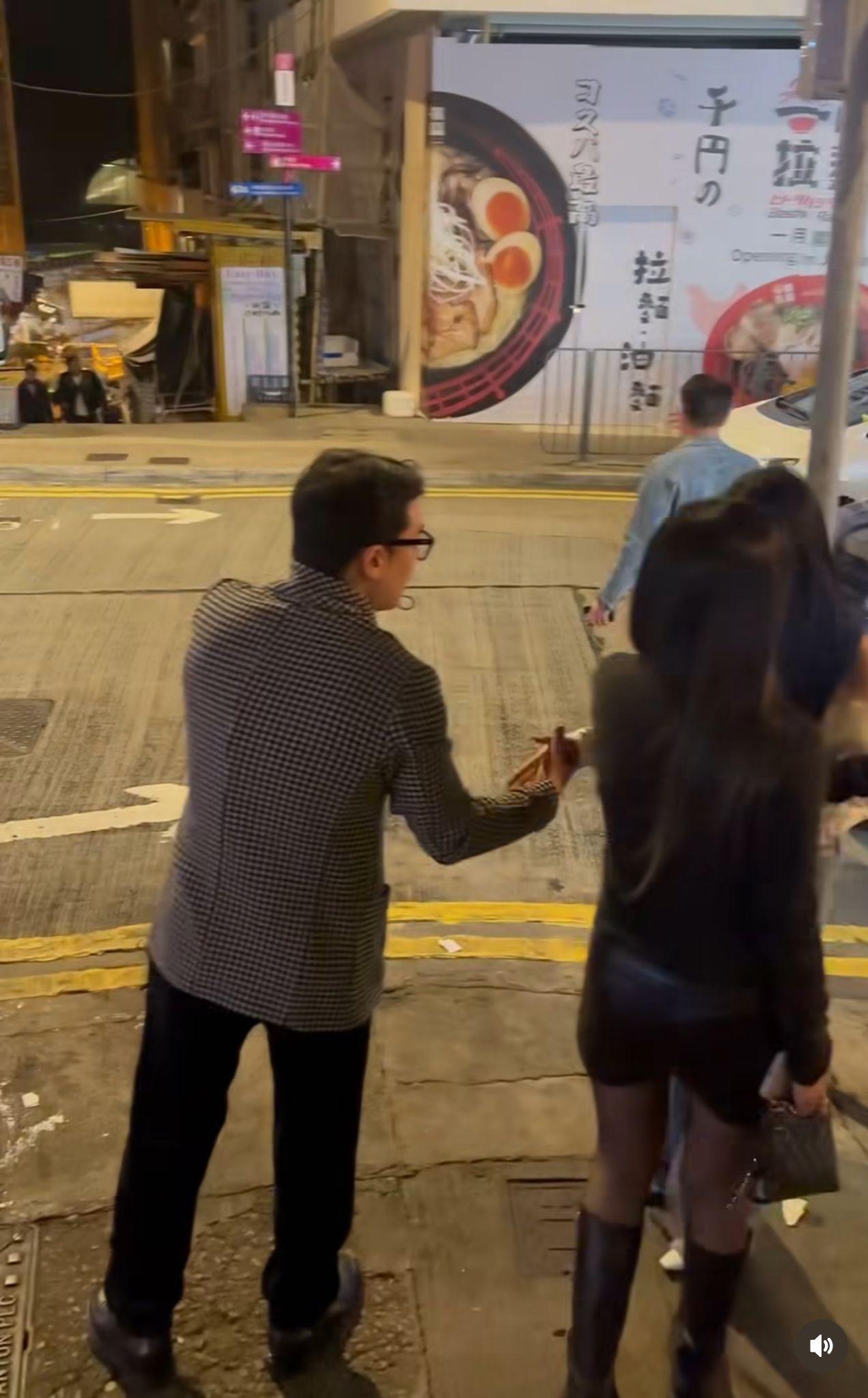 勝利一拖三現身中環。