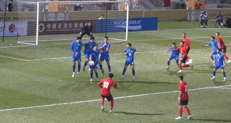 黃威今仗表現活躍。(EAFF直播截圖)