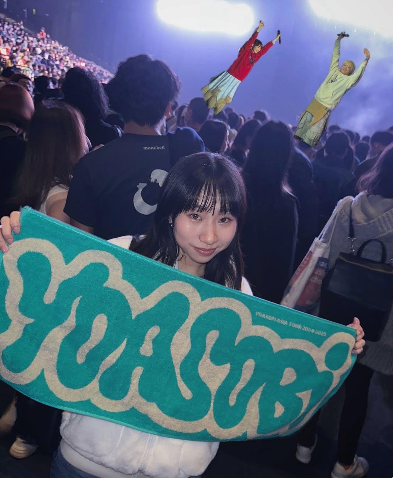 麗英昨晚尾場興奮睇騷。